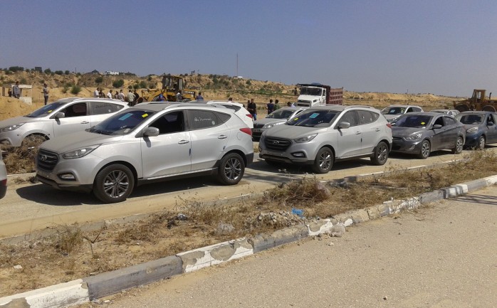 سمحت سلطات الاحتلال اليوم الخميس، باستئناف إدخال المركبات الحديثة إلى قطاع غزة، عبر معبر بيت حانون "إيرز" شمال قطاع غزة للمرة الأولى منذ عام 2007.