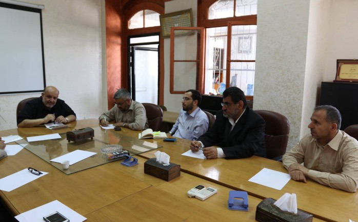 المجلس البلدي في مدينة غزة يبحث مع وفد من لجنة معسكر الشاطئ الشمالي أوضاع الحي وأبرز المشاكل التي تواجه السكان، بهدف الوصول إلى حلول.