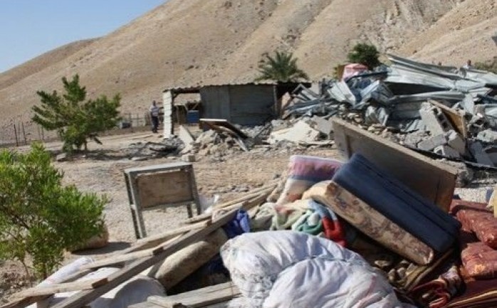 اخطرت قوات الاحتلال الإسرائيلي اليوم الاثنين، بهدم مسكنين من صفيح، في قرية الفخيت بمسافر يطا جنوب الخليل.

و