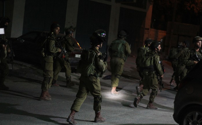 قوات الاحتلال الإسرائيلي خلال مداهمة منطقة في الضفة الغربية