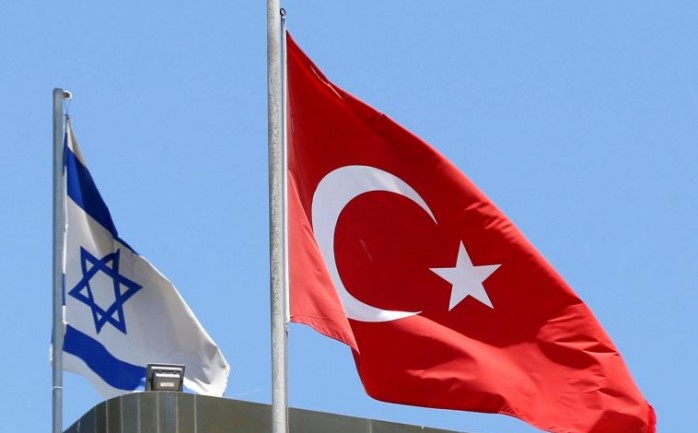 تعرضت السفارة الإسرائيلية لدى العاصمة التركية أنقرة ظهر الأربعاء، لهجوم مسلح أدى لمقتل شخص على الأقل، بينما أصيب آخرون بجروح مختلفة.

وأكدت مصادر صحافية تركية أ