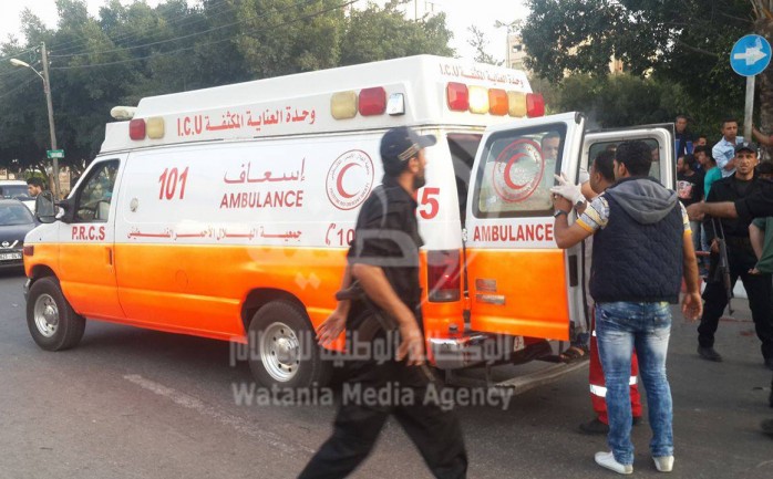 اصطدم سائق دراجة نارية مساء الجمعة، بمواطن في ساحة الجندي المجهول غرب مدينة غزة، مما أدى لإصابة الاثنين بجروح وصفت بالخطيرة.