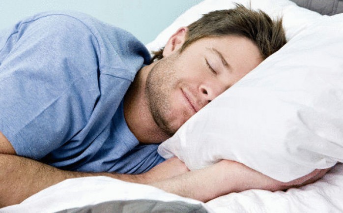 يسيل لعاب الكثيرين أثناء النوم وقد يظن البعض أن الأمر طبيعي في كثير من الأحيان إلا أنه قد يكون مؤشرًا لأمر ما.

يعرف سيلان اللعاب بـ &quot;sialorrhea&quot; أي الإفراط في إفراز اللعاب، وهو يعت
