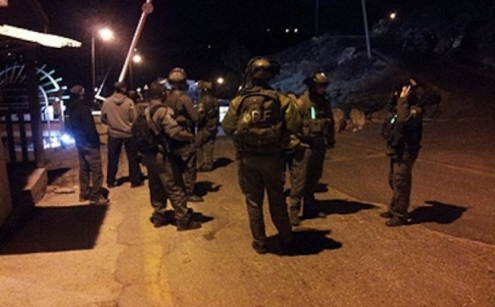 قالت الإذاعة العامة الإسرائيلية أن مجموعة من المسلحين الفلسطينيين أطلقوا النار باتجاه نقطة عسكرية لقوات جيش الاحتلال الإسرائيلي قرب مستوطنة عوفر شرق رام الله وانسحبوا من المكان.

وذكرت الإذاع