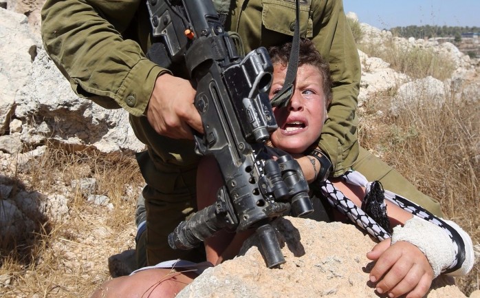 اتهمت منظمة "هيومن رايتس ووتش" الأممية قوات الاحتلال الإسرائيلي بالإساءة إلى أطفال فلسطينيين محتجزين في القدس والضفة الغربية.