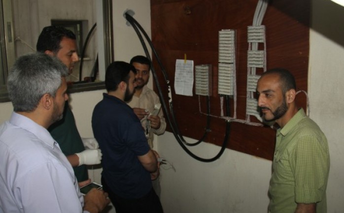 تمكن وزارة الصحة في قطاع غزة من ربط المستشفيات وبعض المرافق التابعة لها بخدمة الاتصال الداخلي، وبات بالإمكان التواصل هاتفياً فيما بينها بالمجان.

وذكر مدير دائرة الورشة المركزية والإنتاج في