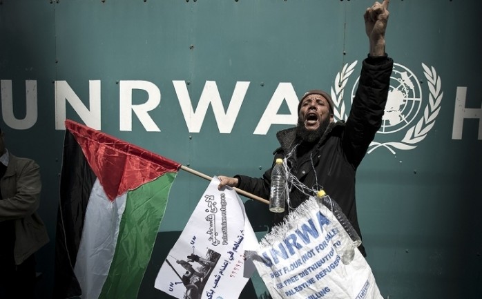 أعلن رئيس اتحاد الموظفين في وكالة غوث وتشغيل اللاجئين "أونروا" في غزة سهيل الهندي، أن يوم الأربعاء سيتم إغلاق كافة المقرات الرئيسية للوكالة في الضفة الغربية وقطاع غزة.

