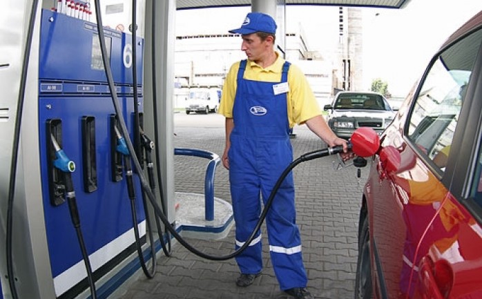 أعلنت وزارة المالية/ الإدارة العامة للبترول، أن أسعار المحروقات والغاز للمستهلك في شهر تشرين ثاني11/2016 في كافة محافظات الوطن الشمالية والجنوبية اعتبارا من يوم الثلاثاء الموافق 1/11/2016 هي 