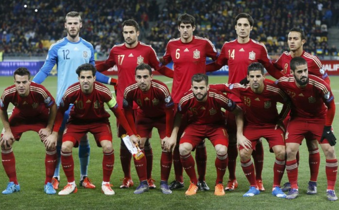 أعلن المدير الفني للمنتخب الإسباني فيسينتي ديل بوسكي، عن القائمة الأولية المشاركة في &quot;يورو 2016&quot; المقامة بفرنسا.

وضمّت القائمة 25 لاعبا, وسيتم استبعاد لاعبين اثنين قبل انطلاق البطو