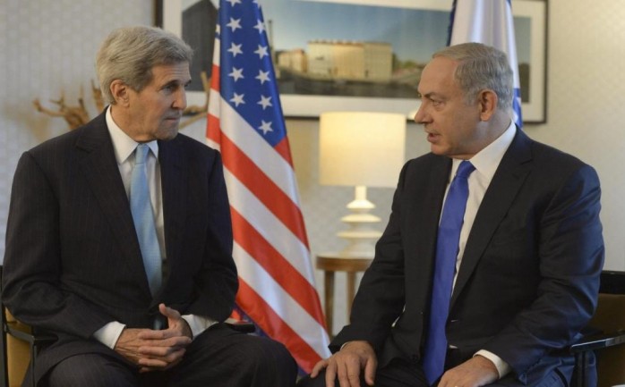 رد رئيس الوزراء الإسرائيلي بنيامين نتنياهو، على خطاب وزير الخارجية الأمريكي جون كيري الذي الأخير انتقده بشكل حاد.

وقال نتنياهو في مؤتمر صحفي عاجل عقد عقب خطاب 