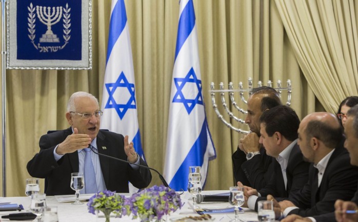 قال الرئيس الإسرائيلي رؤوفين ريفلين، إنه يجب البت في مسألة السيادة على الضفة الغربية قبل سن قوانين فيها.

