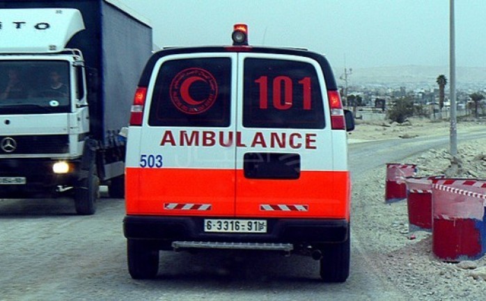 أصيب ثلاثة مواطنين بجروح اليوم السبت، جراء وقوع حادث سير جنوب جنين بالضفة الغربية.