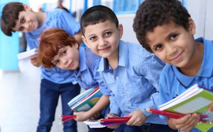 قالت وكالة غوث وتشغيل اللاجئين الفلسطينيين &quot;الأونروا&quot; إنها زودت مئات الآلاف من الطلبة بالقرطاسية بمناسبة العودة إلى المدارس في قطاع غزة

وذكرت الوكالة أن برنامج التعليم بذل جهودا