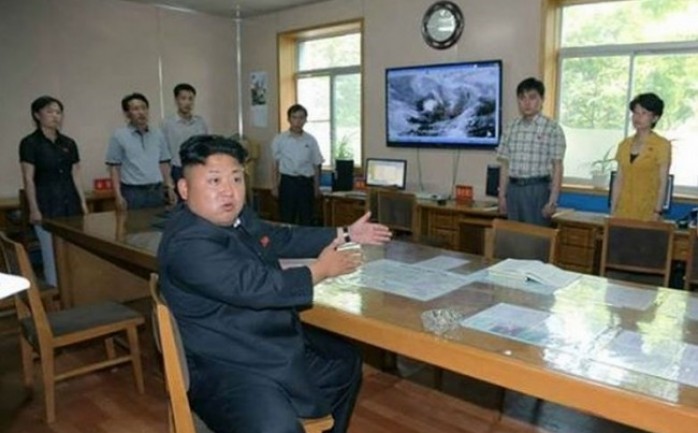 أبدى الزعيم الكوري الشمالي كيم جونج وون تذمره وغضبه من العاملين في وكالة الأرصاد الجوية بالبلاد بسبب عدم دقتهم في رصد الأحوال الجوية.

وأفادت شبكة سي إن إن الإخبارية، أن الزعيم الكوري اشتكى