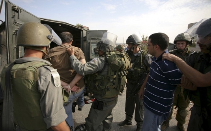شنت قوات الاحتلال الإسرائيلي، الليلة الماضية، حملة اعتقال ودهم في عدد من مدن الضفة الغربية المحتلة.

وقالت الإذاعة الإسرائيلية إن قوات الاحتلال اعتقلت قالليلة ا
