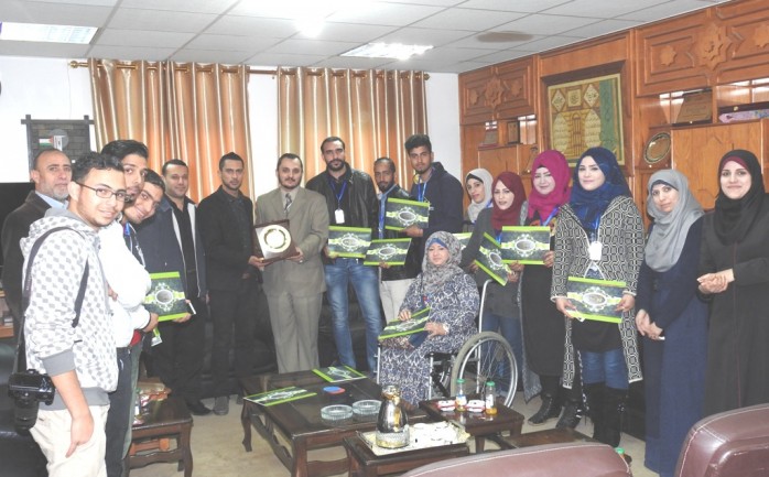 كرمت وزارة النقل والمواصلات ف غزة فريق مثابرون للعطاء الشبابي والذي ساهم في  إنجاح الحملة التوعوية للحد من حوادث الطرق تحت عنوان "النعش الناري" الشهر الماضي .

