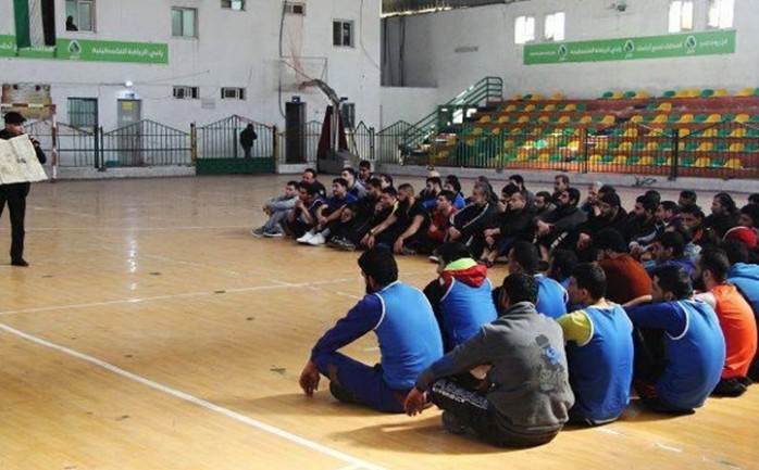نظم مركز شرطة الشجاعية شرق مدينة غزة يوما ًترفيهياً لسبعين نزيلاً موقوفاً في المركز وذلك داخل صالة سعد صايل الرياضية غرب المدينة.

