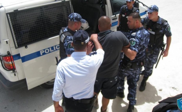 ألقت الشرطة وبمساندة قوات الأمن الوطني في محافظة جنين، اليوم السبت، القبض على 23 مطلوبا للعدالة، وضبطت مركبتين غير قانونيتين في جنين.

وأكد مصدر أمني للوكالة ال