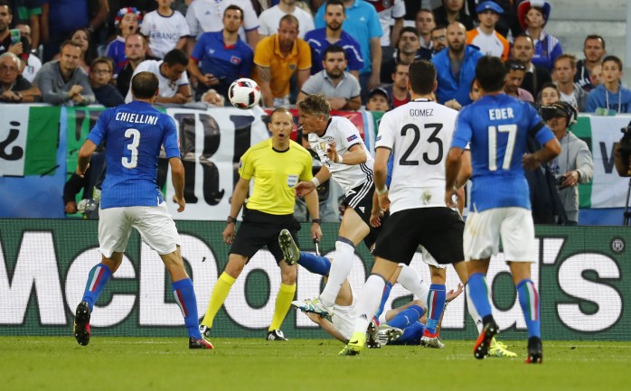 حجز المنتخب الألماني مقعده في نصف نهائي كأس الأمم الأوروبية عقب تغلبه بركلات الترجيح على المنتخب الإيطالي 6-5 بعد التعادل في أشواط المباراة 1-1 في دور ربع النهائي للمسابقة.

تقدمت ألمانيا ع