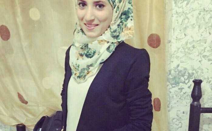 دخلت الأسيرة المقدسية شروق صلاح إبراهيم دويات (19 عام) من قرية صور باهر يوم الخميس الماضي عامها الإعتقالي الثاني داخل سجون الإحتلال.

وكانت شروق اعتقلت بتاريخ 7/10/2015 في شارع الواد في البلد