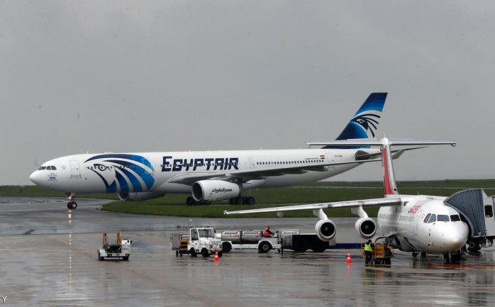 أعلن رئيس شركة مصر للطيران صفوت مسلم، الجمعة، إن البحث عن حطام الطائرة المنكوبة التي سقطت في البحر المتوسط يجري في نطاق 40 ميلا (64 كيلومترا) وقد يزيد إذا لزم الأمر.

وقال مسلم للتلفزيون المص