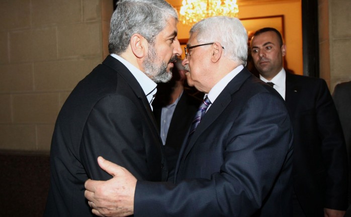 تلقى الرئيس محمود عباس، مساء الإثنين، اتصالا هاتفيا من رئيس المكتب السياسي لحركة حماس خالد مشعل، هنأه فيه بنجاح المؤتمر السابع لحركة فتح.

