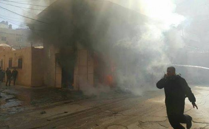 اندلع حريق في محل لبيع ملابس الأطفال اليوم الأحد في شارع عمر المحتار وسط قطاع غزة دون إصابات.

وقالت المتحدث باسم الدفاع المدني في غزة رائد الدهشان لـ"الوطنية" إن طواقم الدفاع المدني باشرت 