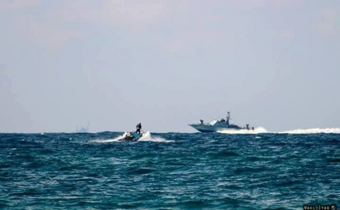 اعتقلت زوارق الاحتلال الإسرائيلي صباح الاثنين، صيادين اثنين في عرض بحر بيت لاهيا شمال قطاع غزة وإقتادتهما إلى جهة مجهولة.

