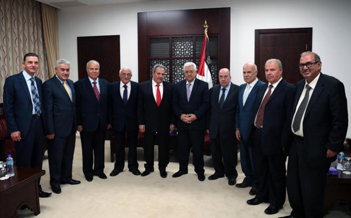 التقى الرئيس محمود عباس مساء الأربعاء، في مقر الرئاسة برام الله رئيس وأعضاء المحكمة الدستورية.

ووفقا لوكالة