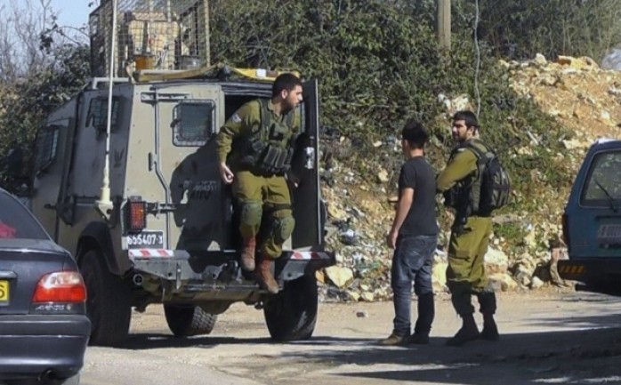 قوات الاحتلال الإسرائيلي تعتقل أربعة مواطنين من محافظة الخليل، جنوب الضفة الغربية، واستولت على حاسوب، وهاتف خلوي ومركبتين.