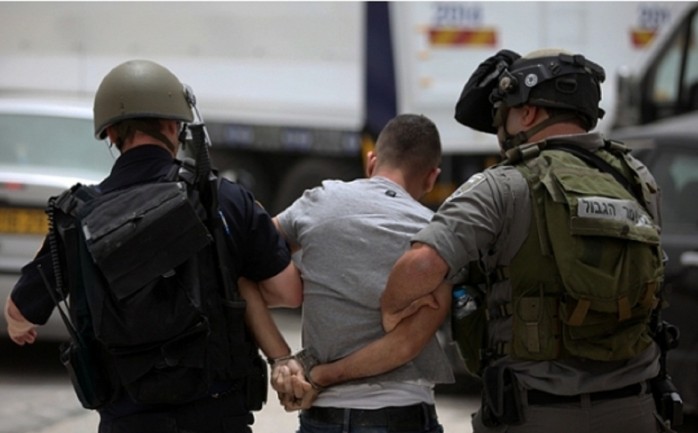 الإحتلال يعتقل أحد الشباب في الضفة الغربية-صورة توضيحية
