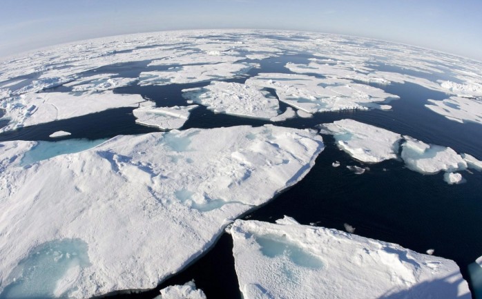 سجل الغطاء الجليدي فوق المحيط القطبي الشمالي انخفاضا قياسيا للعام الثاني على التوالي وسط درجات حرارة مرتفعة، بحسب المركز الوطني الأميركي لبيانات الثلوج والجليد وإدارة الطيران والفضاء الأميركي