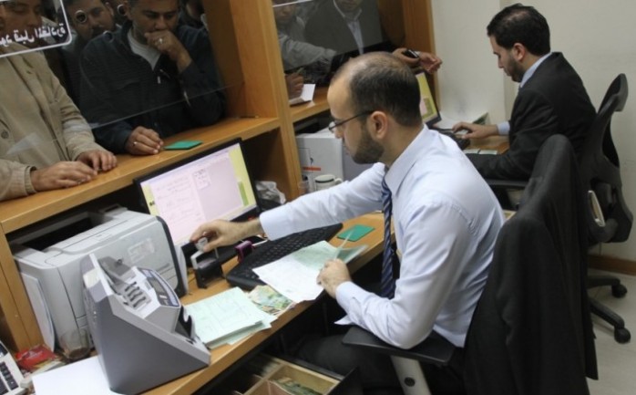 قال وكيل وزارة المالية في غزة يوسف الكيالي، إن السلطة في رام الله عممت على كافة بنوك القطاع لعدم استقبال أموال المنحة القطرية.

وذكر الكيالي في لقاء مفتوح مع إذ
