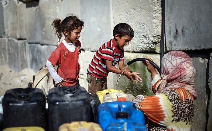 قال نائب رئيس سلطة المياه في قطاع غزة مازن البنا إن قطاع غزة دخل في المنطقة الخطيرة لاستدامة الخزان الجوفي للقطاع، مشيرا إلى أن محطات تحلية مياه البحر ومحطات تحلية المياه العادمة التي يجري