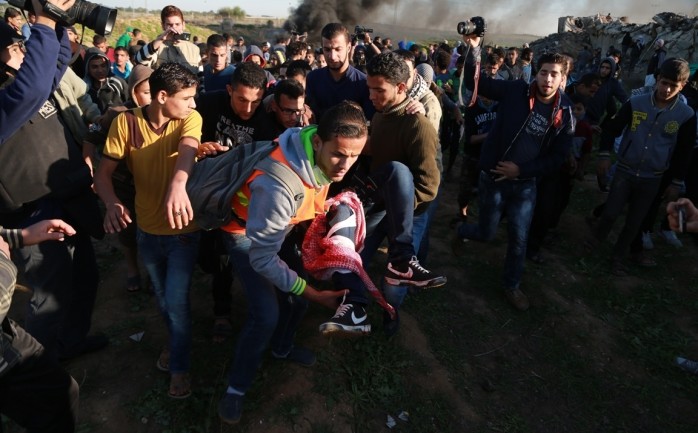 أصيب مساء الجمعة، شاب (22 عاماً) برصاص قوات الاحتلال الإسرائيلي شرق مخيم البريج وسط قطاع غزة.