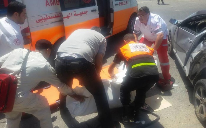 توفيت ظهر اليوم الأحد فتاة وأصيبت اثنتان في حادث سير وقع على طريق صلاح الدين جنوب مدينة غزة.

وأفاد الناطق باسم وزارة الصحة بغزة أشرف القدرة بوفاة فتاة (25 عاما) وإصابة أخرى بجراح خطيرة واخ