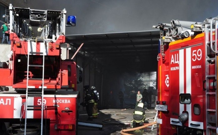 قضى 17 شخصًا صباح السبت، جراء حريق اندلع في مستودع للمطبوعات شمال شرق موسكو.

وتمكنت فرق الإطفاء من انقاذ 12 شخصا أثناء إخماد الحريق، فيما نقل 3 مصابين إلى أحد مستشفيات موسكو، حسب مصادر صحا