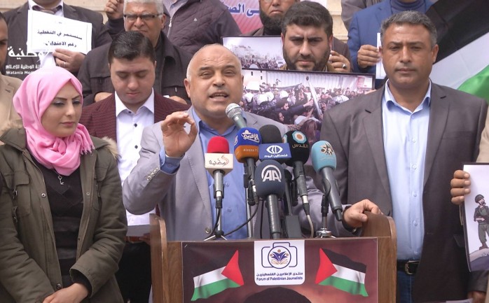 رئيس منتدى الإعلاميين الفلسطينيين عماد الإفرنجي خلال كلمته في الاعتصام