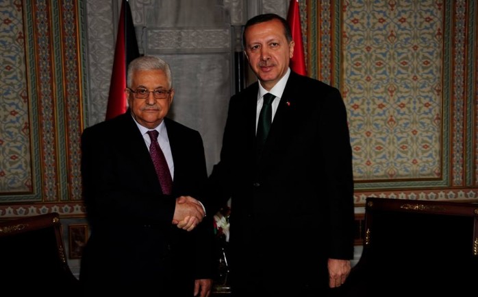 وصل الرئيس محمود عباس مساء الأربعاء، العاصمة التركية" اسطنبول" في زيارة رسمية للمشاركة في أعمال القمة الإسلامية الـ 13.