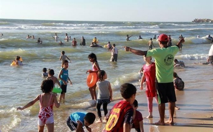 أنقذت طواقم الإنقاذ البحري التابعة لجهاز الدفاع المدني 318 مواطناً كانوا على وشك الغرق أثناء اصطيافهم على شاطئ بحر قطاع غزة خلال شهر يوليو الماضي.