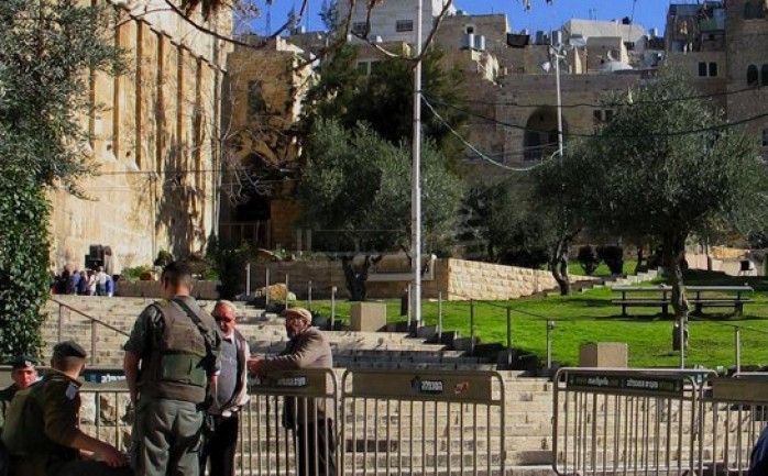قررت سلطات الاحتلال الإسرائيلي اليوم الأحد، إغلاق الحرم الإبراهيمي الشريف في مدينة الخليل أمام المصلين، على مدار 6 أيام خلال شهر تشرين الأول الجاري.

ووفقا لوكا