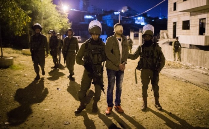اعتقلت قوات الاحتلال الإسرائيلي الليلة الماضية 11 فلسطينيا بينهم أربعة ينتمون لحركة حماس من الضفة الغربية.

وذكر الإذاعة الإسرائيلية أن قوات الاحتلال اعتقلت 11 