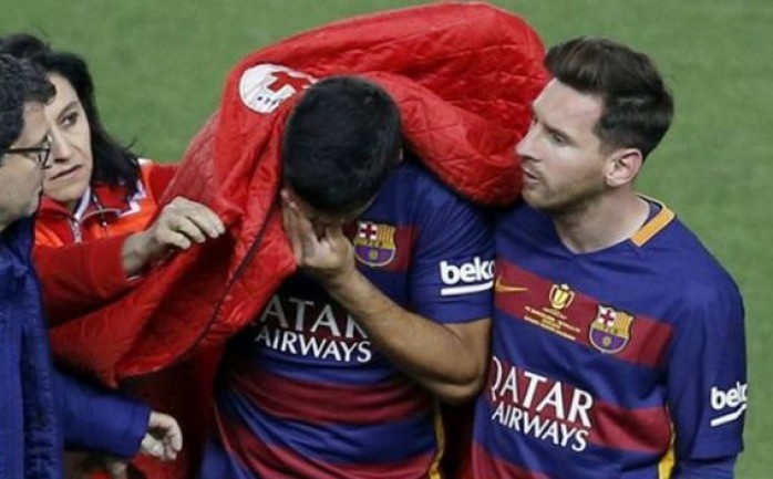 أكد الجهاز الطبي لنادي برشلونة الإسباني عقب إجراء الفحوصات الأولية على اللاعب لويس سواريز عن إصابته بتمزق على مستوى أوتار الركبة اليمنى.

وأوضح الأطباء أن الإصابة ستجبر اللاعب عن الغياب لمدة 