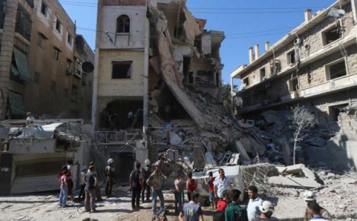 قتل تسعة أشخاص بينهم أطفال وجرح عشرات في غارات روسية وقصف مدفعي لقوات النظام على محيط مدرسة للتعليم الابتدائي، أثناء خروج الطلاب منها في مدينة دوما بريف دمشق، بعد ساعات من مقتل 35 شخصا بينهم 