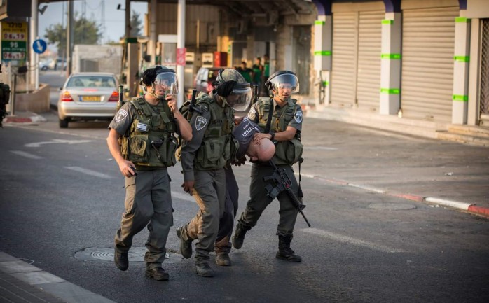 اعتقل جيش الاحتلال مساء الثلاثاء، 3 خلايا فلسطينية مكونة من 19 مواطنًا، بدعوى تنفيذهم عمليات مختلفة بالخليل.

ونقلت القناة السابعة الإسرائيلية عن جيش الاحتلال أن المعتقلين من ضمنهم قاصرين ت