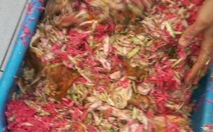 أتلفت دائرة حماية المستهلك في وزارة الاقتصاد الوطني، 2.5 طن من الدجاج المجمد يباع على أنه طازج في غزة.

وأكدت الدائرة عبر صفحتها الرسمية على موقع &quot;فيسبوك&q