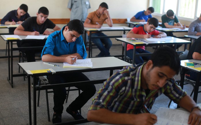 كشفت وزارة التربية والتعليم في غزة عن تفاصيل نظام الثانوية العامة الجديد " التوجيهي" بعد الاقتراحات والتعديلات الجديدة التي تم اعتمادها، والتوافق عليها بين الوزارة في قطاع غزة والضفة الغربية