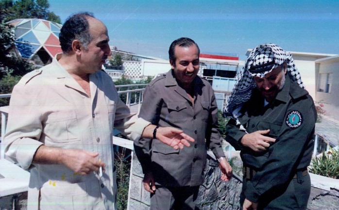 أبو جهاد (وسط)
