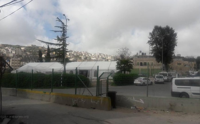 مستوطنون ينصبون خيامًا في ساحة الحرم الإبراهيمي في الخليل