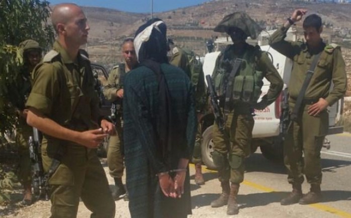 قوات الاحتلال خلال اعتقالها الفتاة
